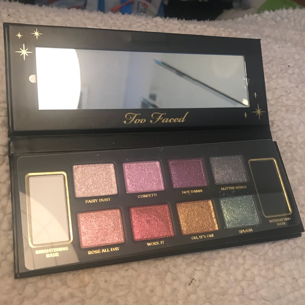 Too Faced Glitter Bomb Eyeshadow Pallet